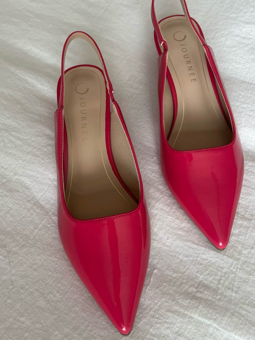 Journee Collection Women's Pointed kitten heel Slingback Hot Pink
